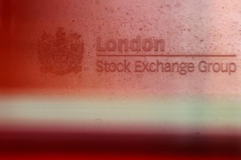 LYNXMPEA6F08Z L - شوک ترامپ و معمای طلا: تحلیل جامع بازارهای جهانی در سایه تنش&zwnj;های ژئوپلیتیکی