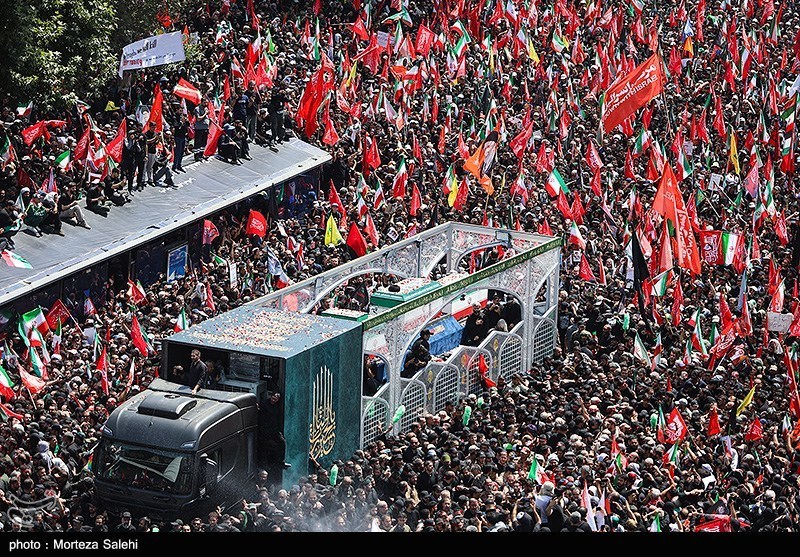 شکوه بیعت با رهبر شهید انقلاب؛ ثبت تشییع آیتالله سیدعلی خامنهای در تاریخ جهان 1405041513423471737438834 - شکوه بیعت با رهبر شهید انقلاب؛ ثبت تشییع آیتالله سیدعلی خامنهای در تاریخ جهان