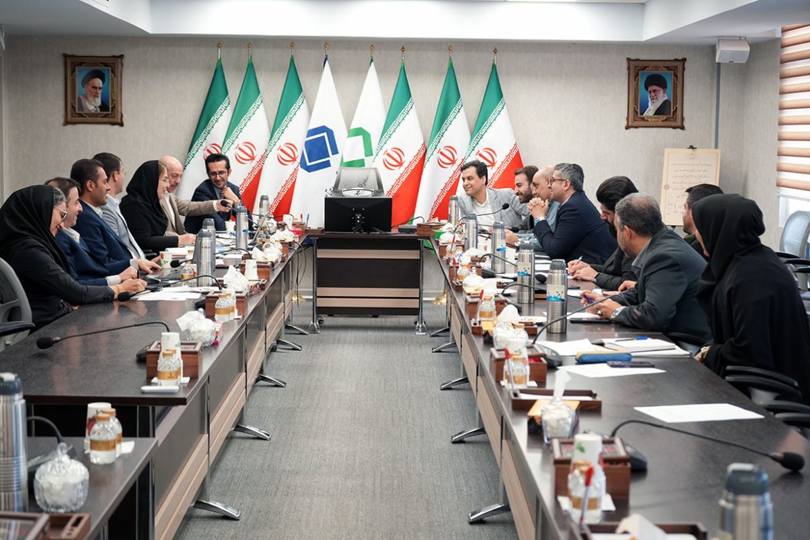 تصویری از خطوط تولید شرکت صنایع خاک چینی ایران که در سال ۱۴۰۳ موفق به ثبت رکورد تاریخی تولید کائولن و بهره‌برداری از پروژه‌های فناورانه شد.