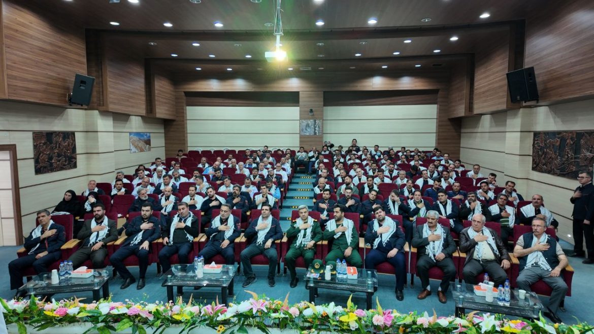 تصویری از مراسم یادواره شهدای کارگری و خدمت در مجتمع مس سونگون، با حضور مسئولان، خانواده‌های معظم شهدا و اجرای مداحی ویژه توسط برادر باقری.