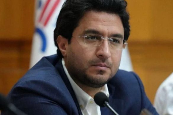 تصویری از واحدهای تولید متانول پتروشیمی خارک و نمودار رشد درآمد در فروردین ۱۴۰۴.