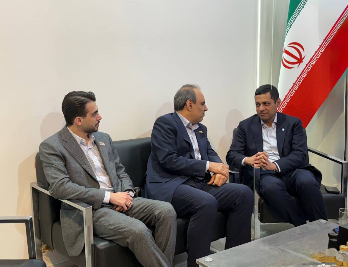 نشست مشترک مدیران فولاد اکسین خوزستان و صبا فولاد خلیج فارس در حاشیه نمایشگاه ایران اکسپو 2025 برای بررسی همکاری‌های صنعتی و توسعه صادرات محصولات فولادی.