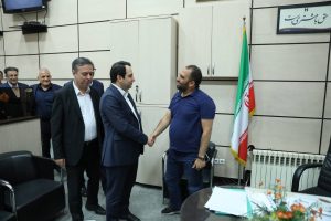 06 1 300x200 - بازدید مدیرعامل و رئیس هیأت‌مدیره بانک صادرات از شعب تهران