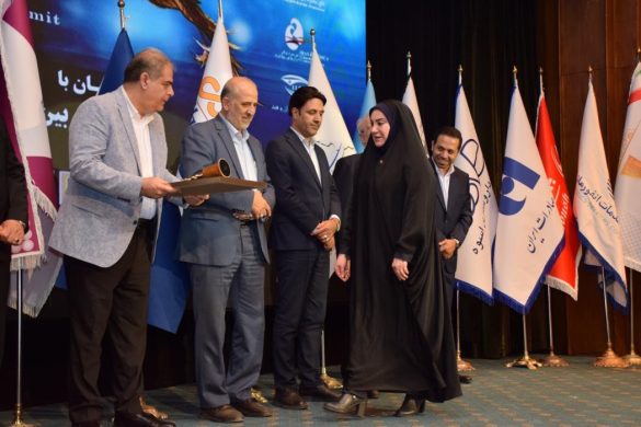 06 4 585x390 - درخشش بانک صنعت و معدن با کسب 3 نشان افتخار صادراتی